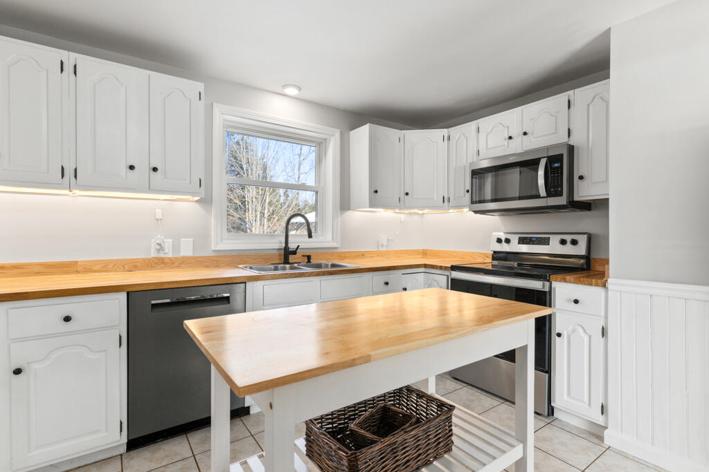 103 Manning Drive West Gardiner ME 04345