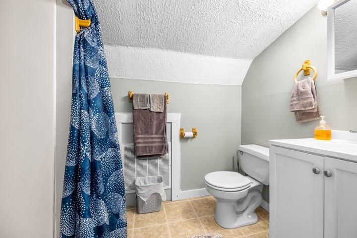 8 Hammond Lane Searsport ME 04974