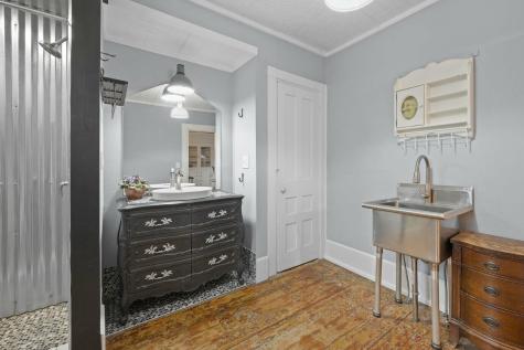 306 Maine Avenue Farmingdale ME 04344