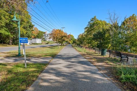 306 Maine Avenue Farmingdale ME 04344