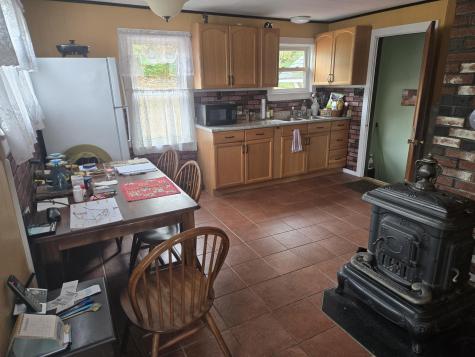 2549 Us Route 202 Winthrop ME 04364