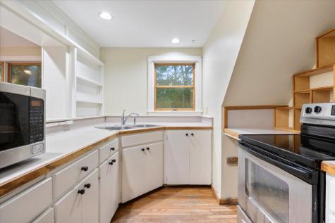 15 Kathy Lane Cumberland ME 04021