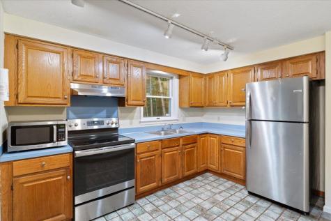 15 Kathy Lane Cumberland ME 04021