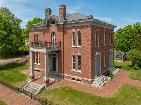 7 Middle Street Wiscasset ME 04578