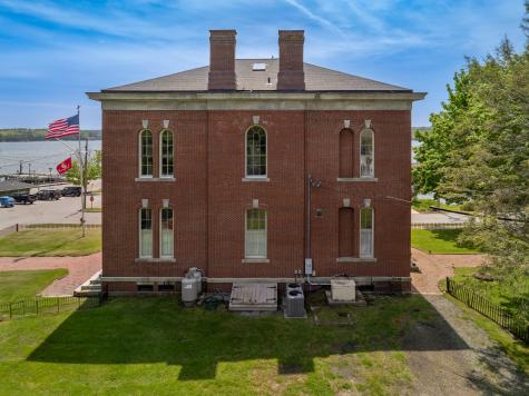 7 Middle Street Wiscasset ME 04578