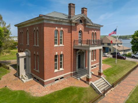 7 Middle Street Wiscasset ME 04578