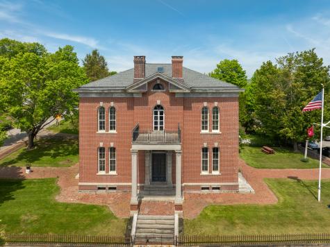 7 Middle Street Wiscasset ME 04578