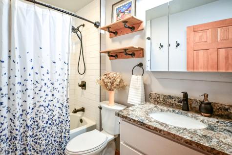 8 Acorn Lane Lewiston ME 04240