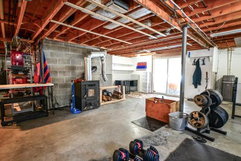 8 Acorn Lane Lewiston ME 04240