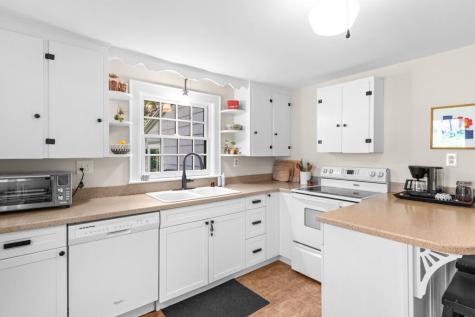 94 Leighton Road Falmouth ME 04105