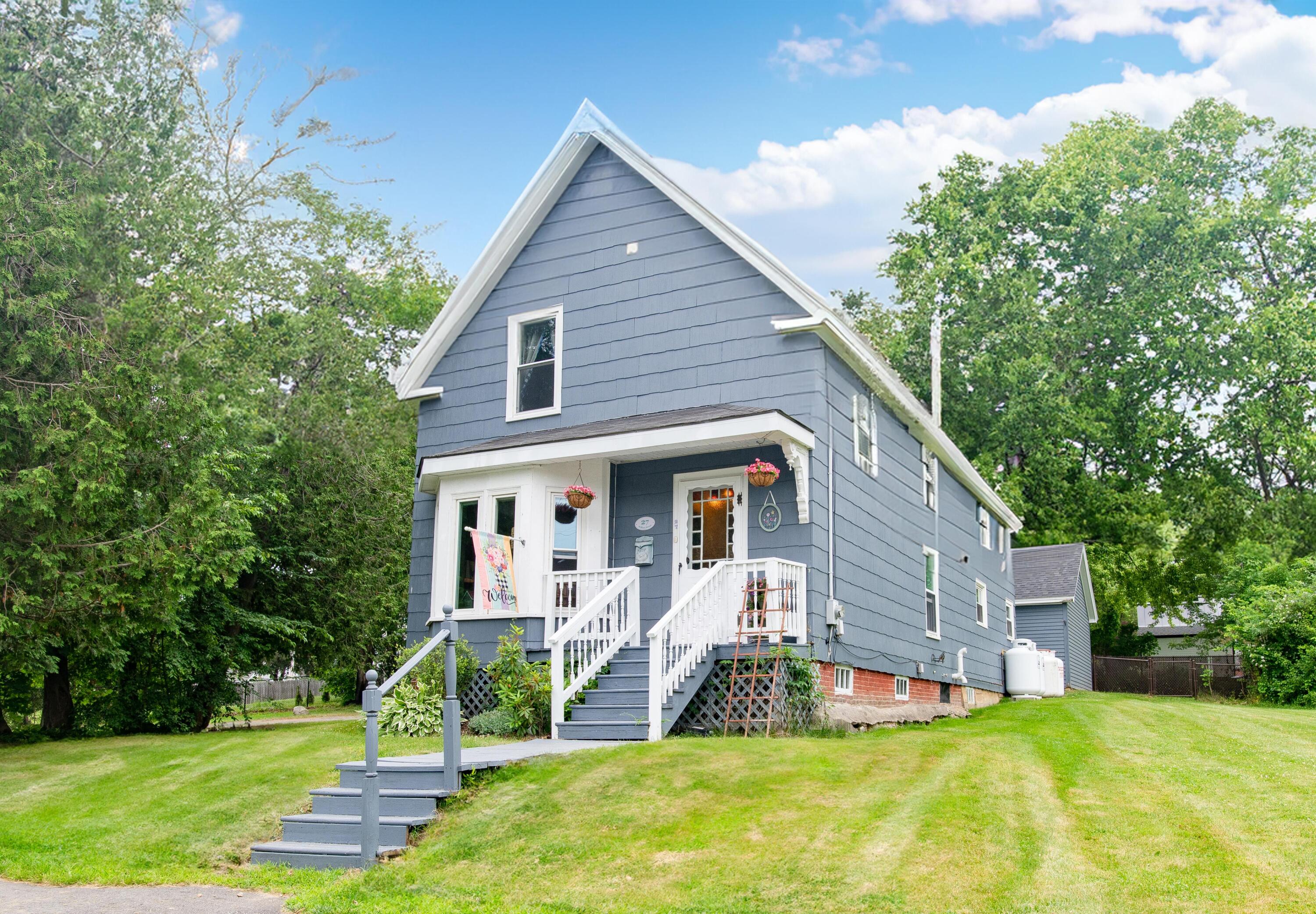 27 Willow Street Gardiner ME 04345