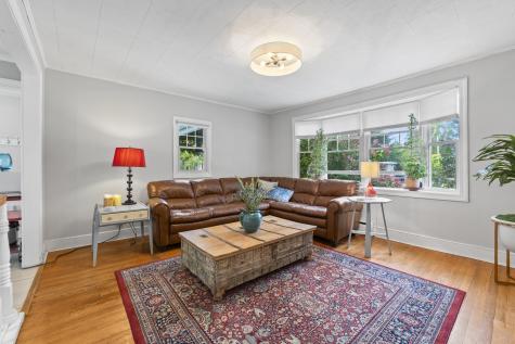 10 Cheverus Road Cape Elizabeth ME 04107