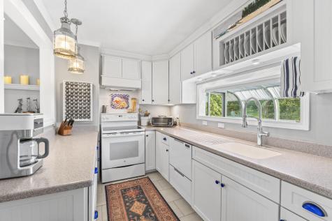 10 Cheverus Road Cape Elizabeth ME 04107