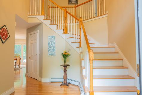 24 Surrey Lane Falmouth ME 04105