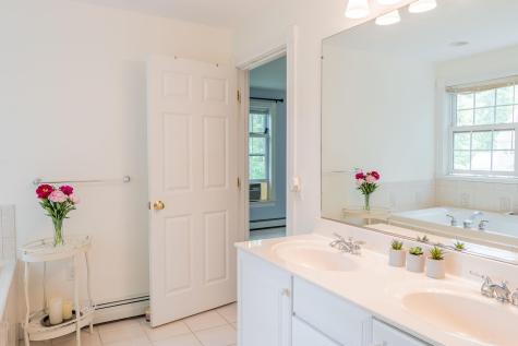 24 Surrey Lane Falmouth ME 04105