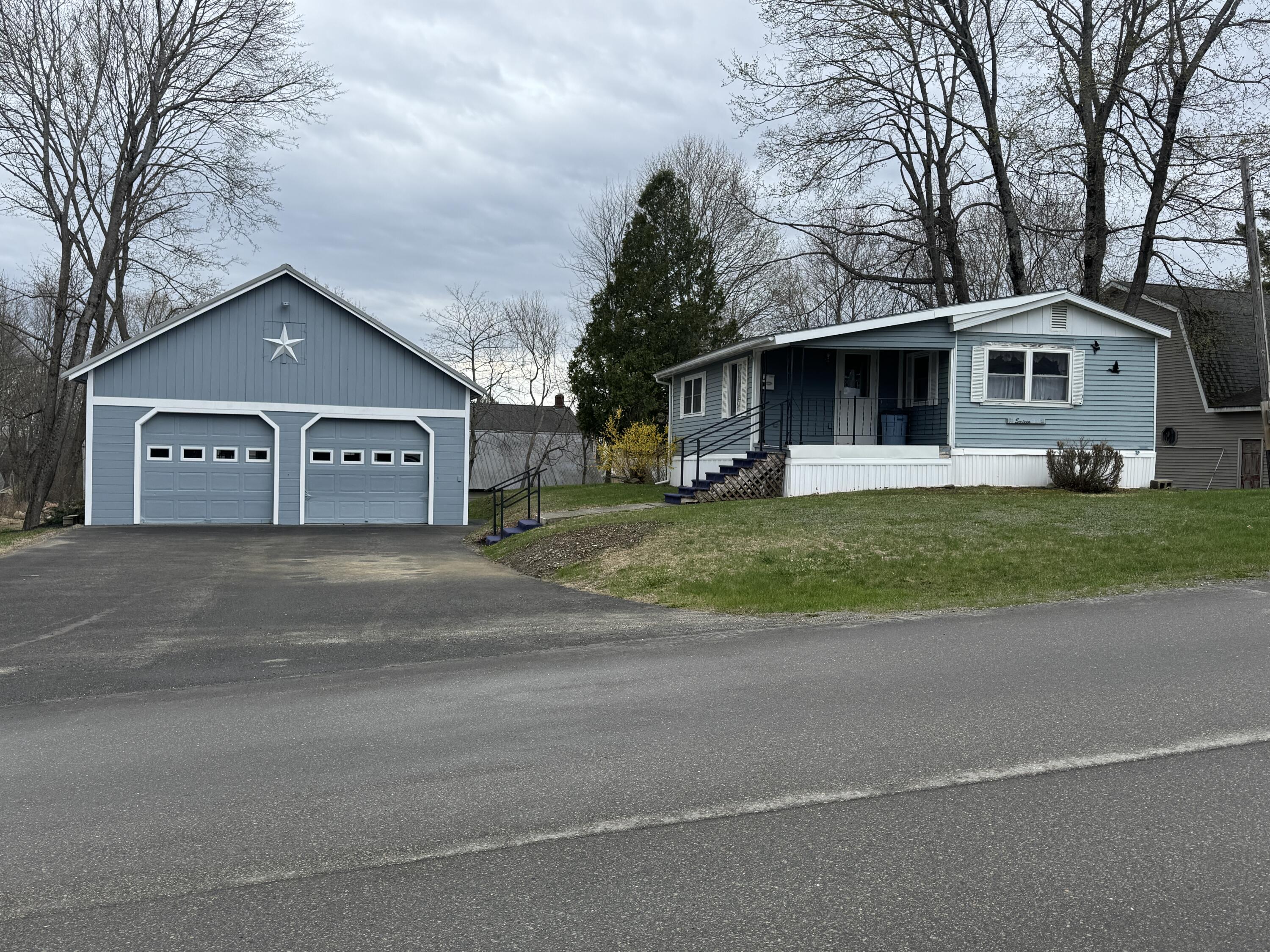 16 Pine Street Dexter ME 04930