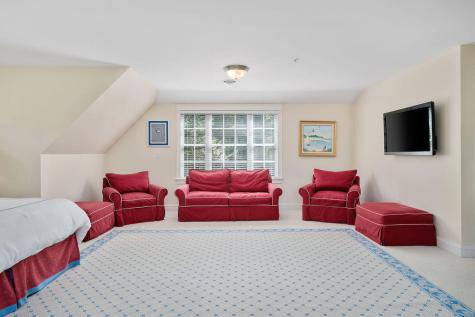 24 Parker Way Falmouth ME 04105