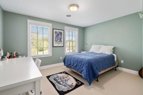 24 Parker Way Falmouth ME 04105