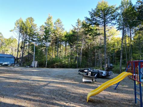 40 Trails End Lincoln ME 04457