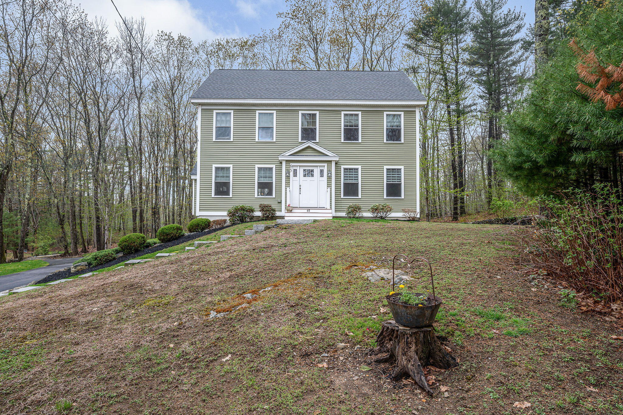 65 Old Post Road York ME 03909