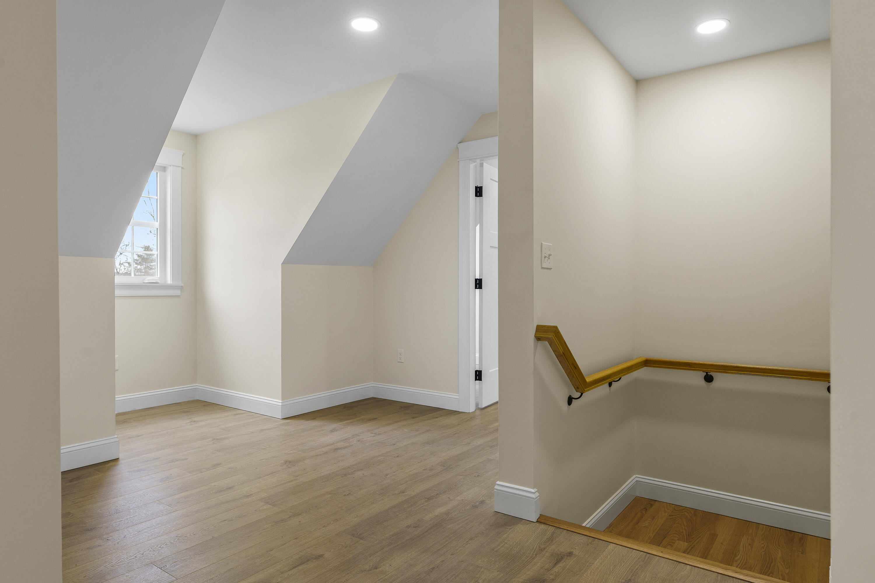 29 Pleasant Street Newcastle ME 04553