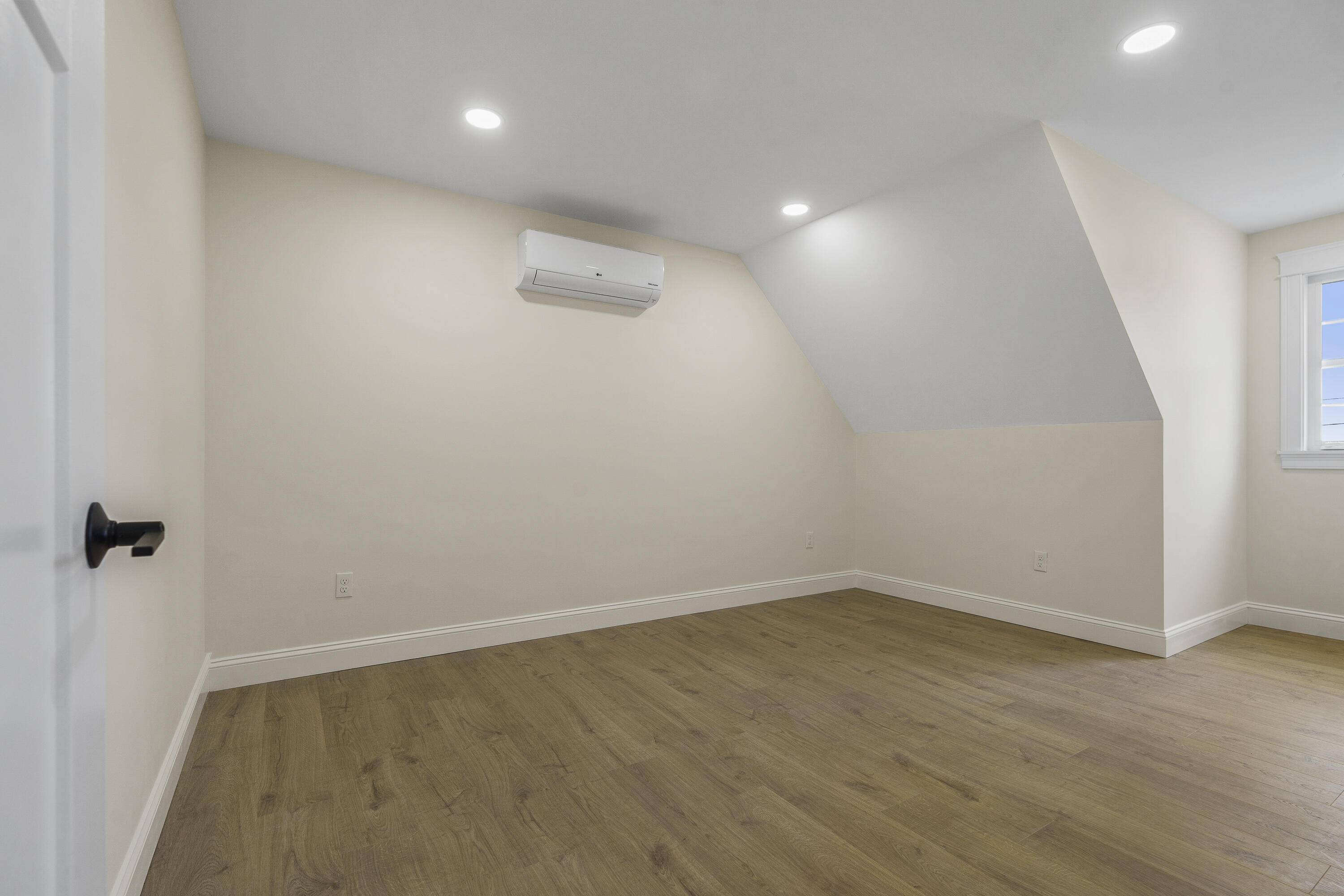 29 Pleasant Street Newcastle ME 04553