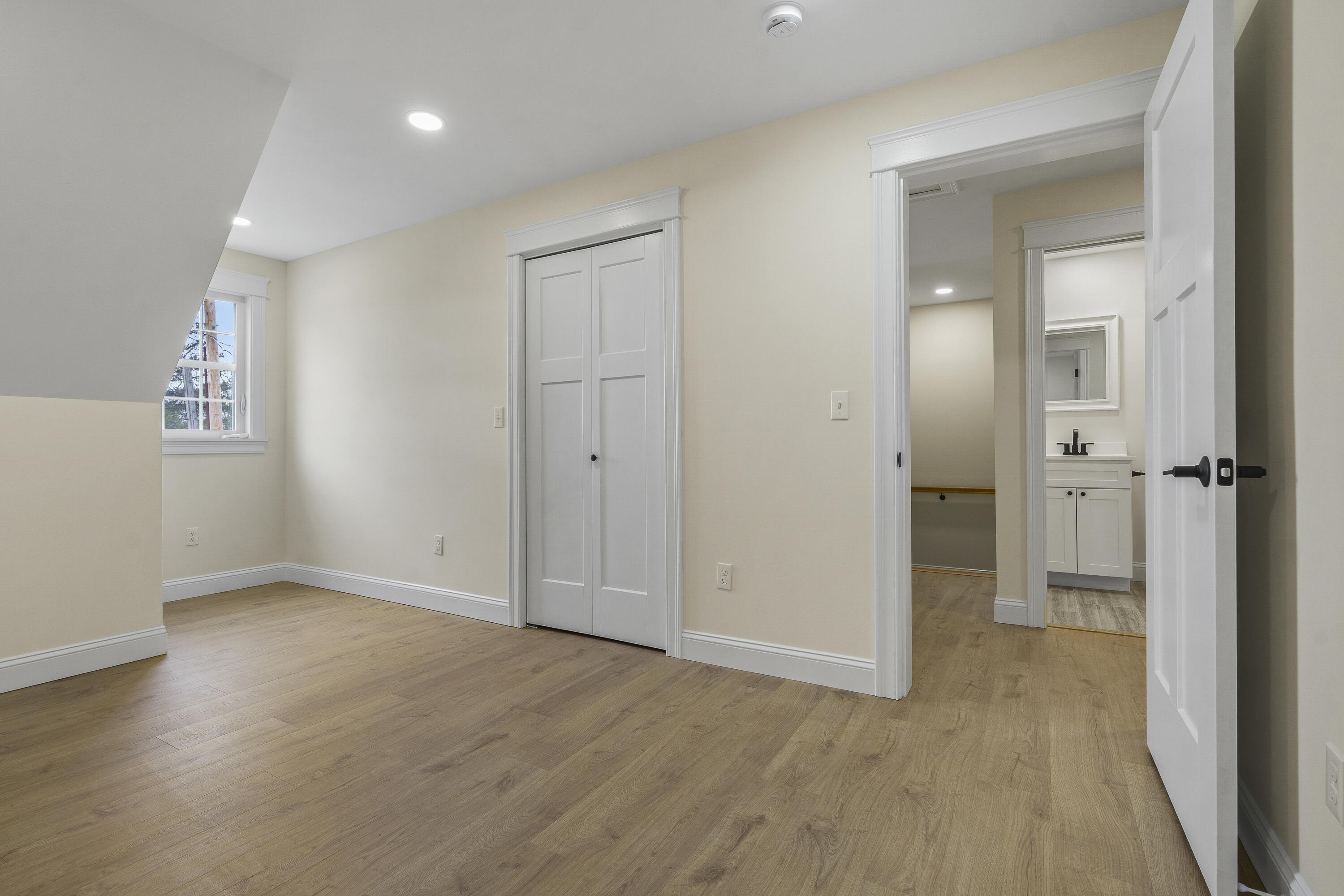29 Pleasant Street Newcastle ME 04553