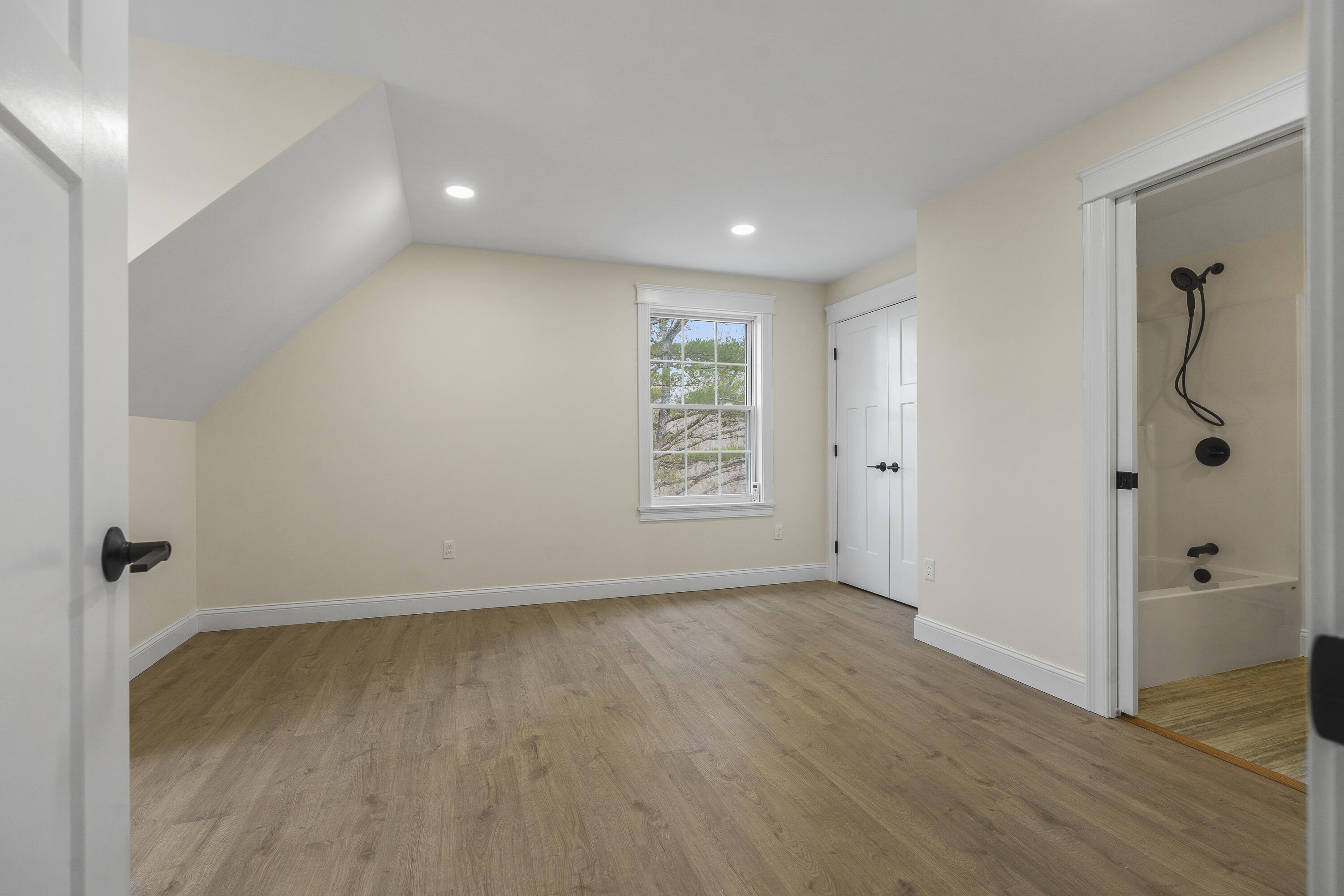 29 Pleasant Street Newcastle ME 04553