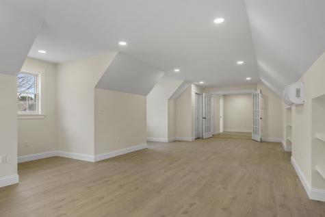 29 Pleasant Street Newcastle ME 04553
