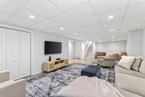 7 Lawn Avenue Cumberland ME 04021