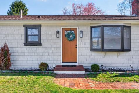 7 Lawn Avenue Cumberland ME 04021