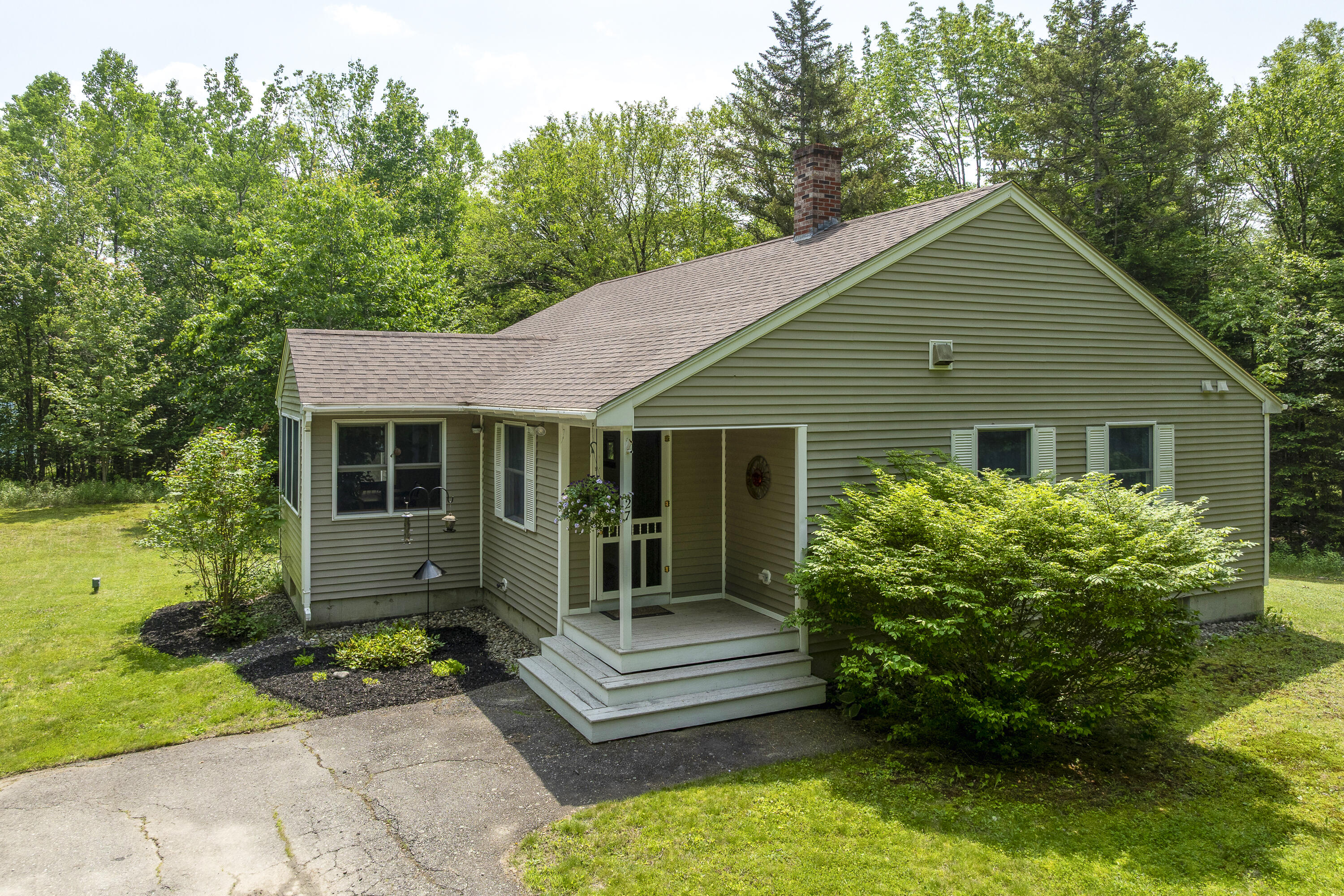 27 Russell Lane Damariscotta ME 04543