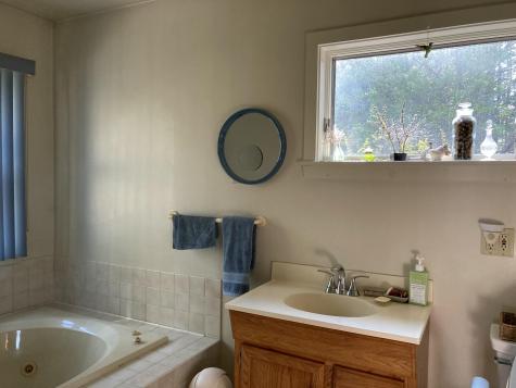 32 Taunton Keep Hancock ME 04640