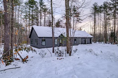8 Lydia Lane Norway ME 04268