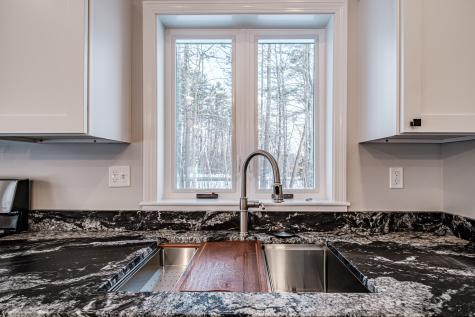 8 Lydia Lane Norway ME 04268