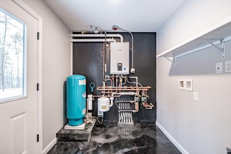 8 Lydia Lane Norway ME 04268