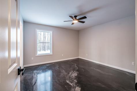 8 Lydia Lane Norway ME 04268