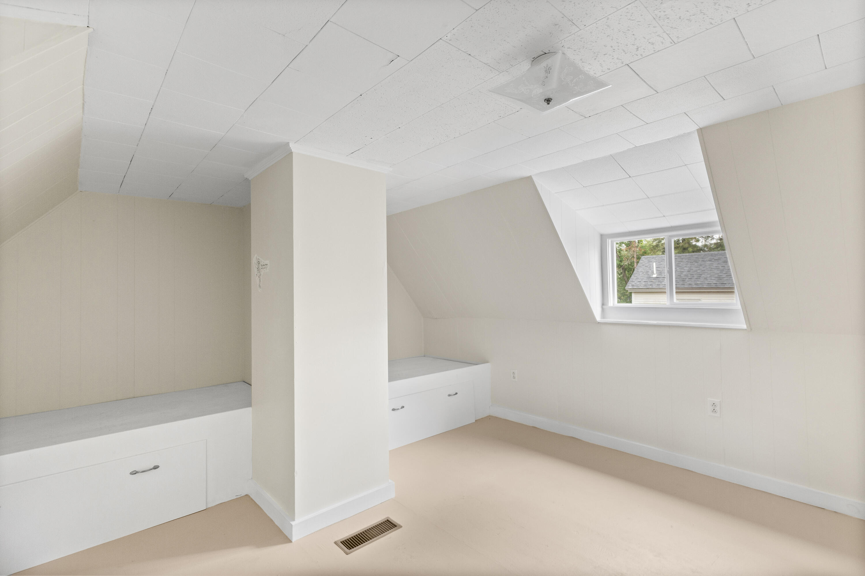 646 West Street Rockport ME 04856