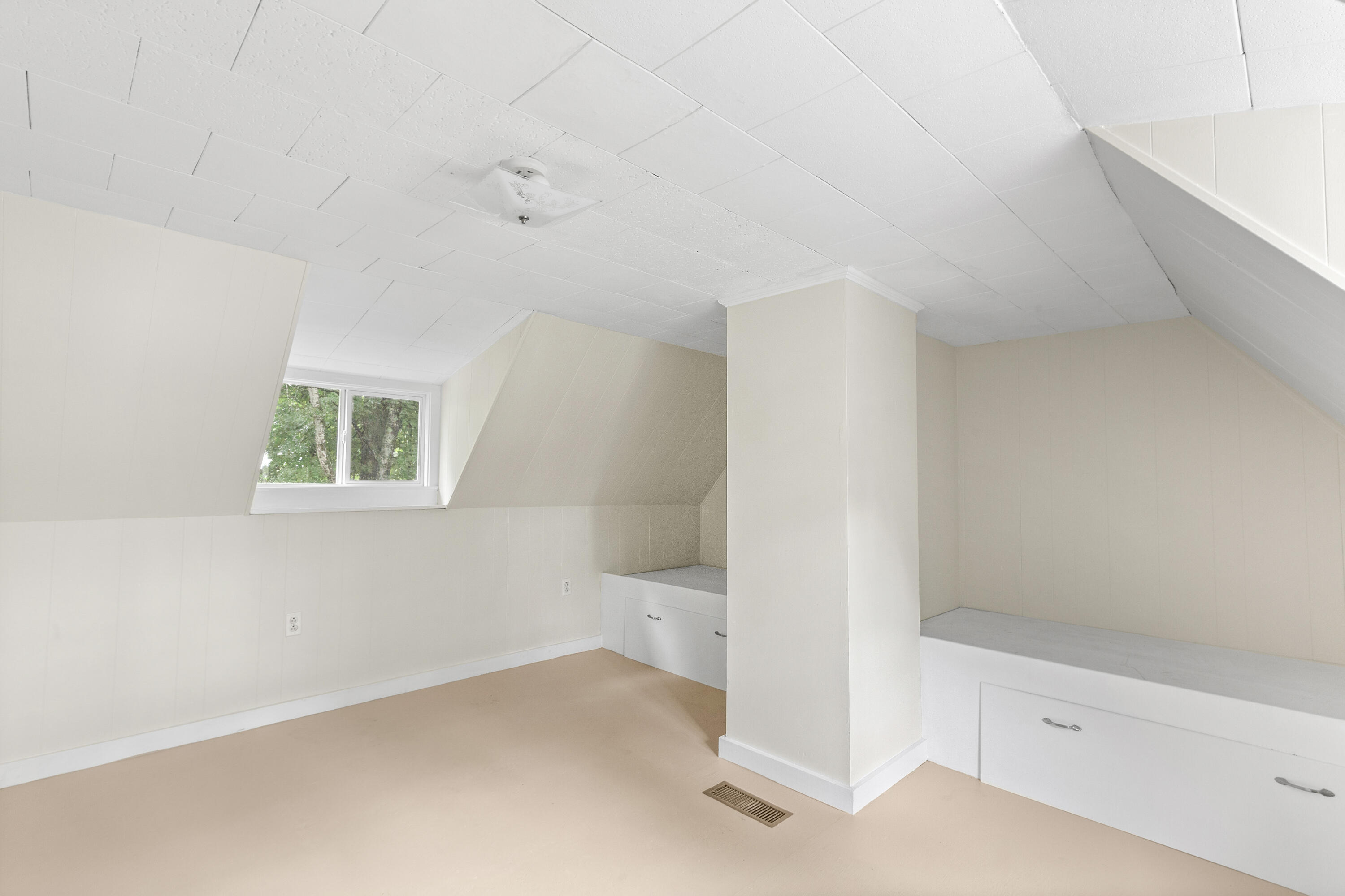 646 West Street Rockport ME 04856
