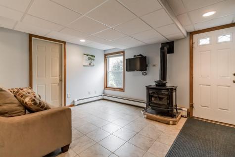 32 Hilltop Avenue Lewiston ME 04240