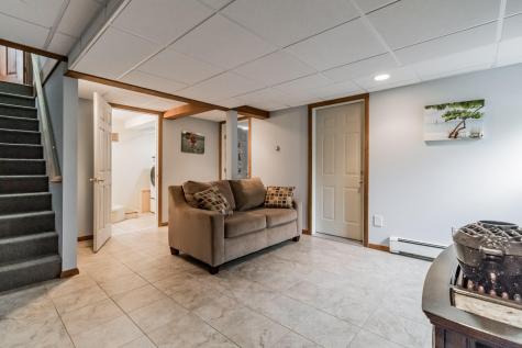 32 Hilltop Avenue Lewiston ME 04240