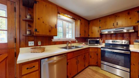 21 Woodside Drive Lewiston ME 04240