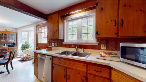 21 Woodside Drive Lewiston ME 04240