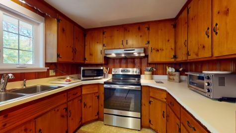 21 Woodside Drive Lewiston ME 04240