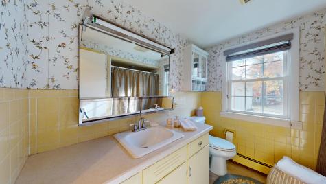 21 Woodside Drive Lewiston ME 04240