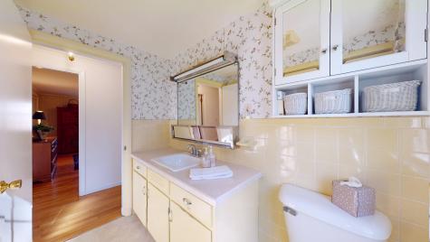 21 Woodside Drive Lewiston ME 04240