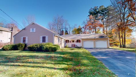 21 Woodside Drive Lewiston ME 04240