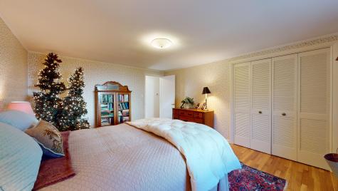 21 Woodside Drive Lewiston ME 04240