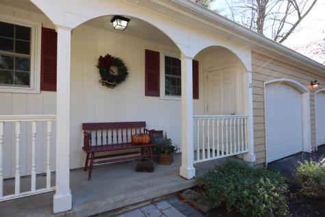 21 Woodside Drive Lewiston ME 04240