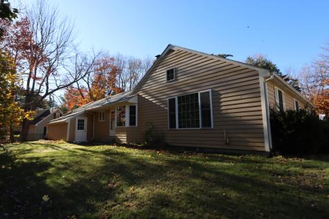 21 Woodside Drive Lewiston ME 04240